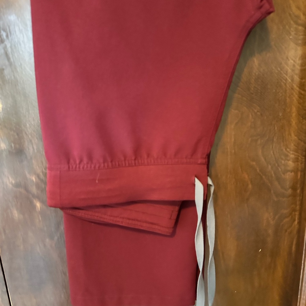 Figs Women's burgundy scrub pants